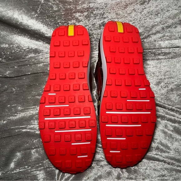 NEW Nike Waffle One Men’s 9.5 Black/Habanero Red DQ7637-001 Low Top Running Shoe - Picture 7 of 8